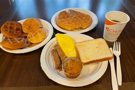 The 10 best free hotel breakfasts across the US .